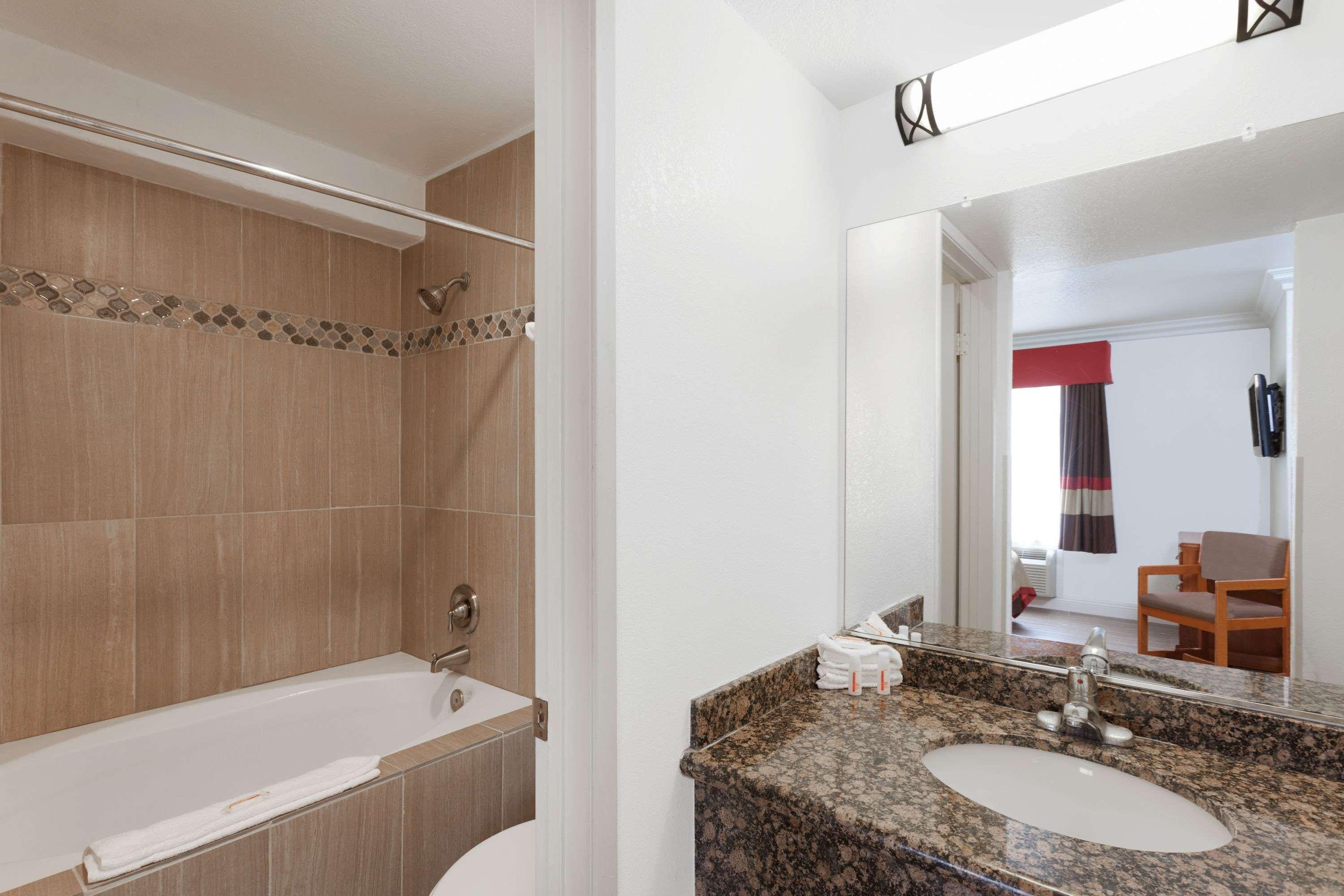 Motel Super 8 By Wyndham Santa Clarita/Valencia Exteriér fotografie