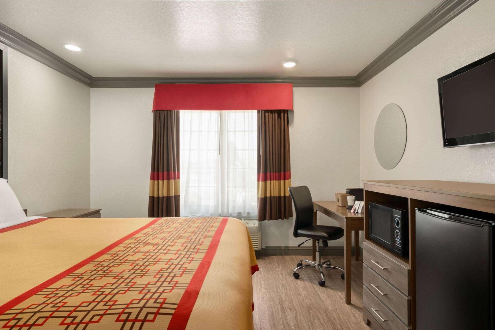 Motel Super 8 By Wyndham Santa Clarita/Valencia Exteriér fotografie